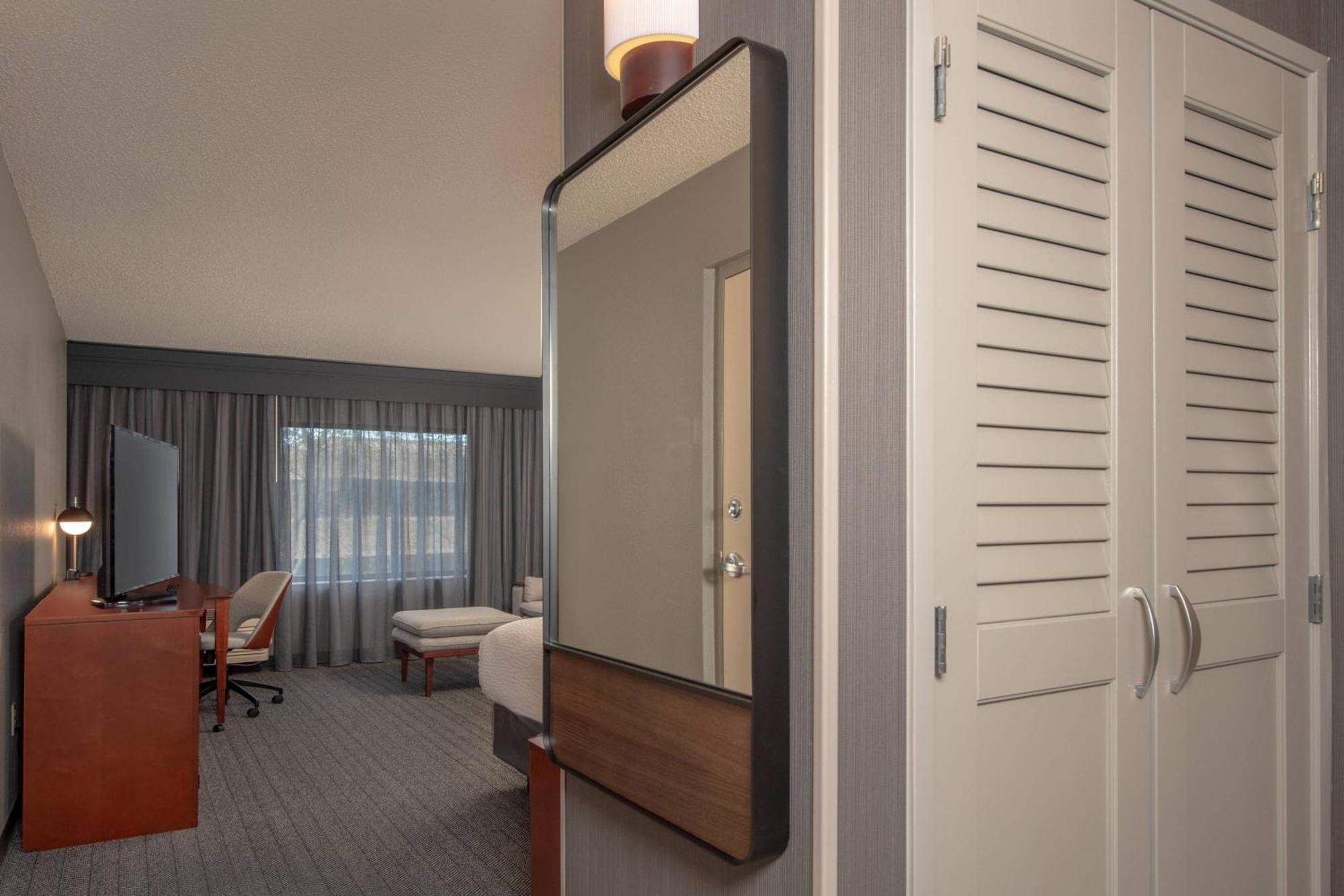 Courtyard By Marriott Frederick Hotel Ngoại thất bức ảnh